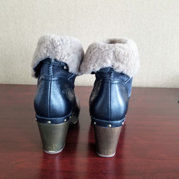 UGG Amoret Women's Black Leather Boot (US Size 6) - Picture 2 of 6